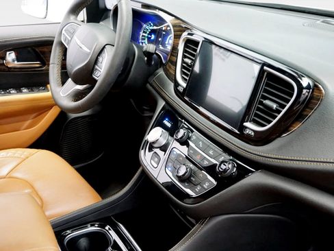Used 2022 Chrysler Pacifica Pinnacle FWD image 19