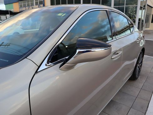 Used 2025 Lexus ES 350 w/ Premium Package image 11