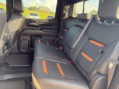 Used 2022 GMC Sierra 1500 AT4 w/ AT4 Premium Package AWD/4WD image 12