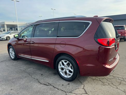 Used 2018 Chrysler Pacifica Touring-L Plus w/ Tire & Wheel Group image 5