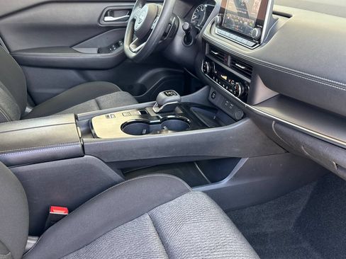 Used 2024 Nissan Rogue SV FWD image 17