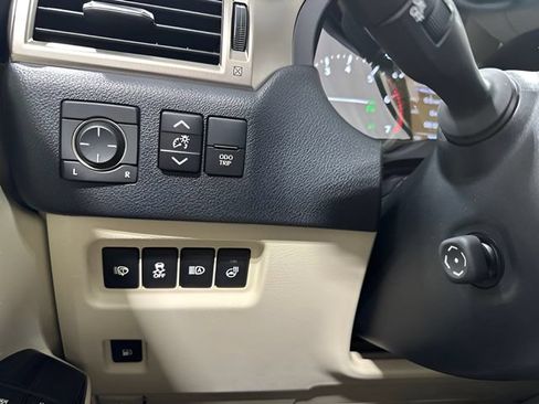 Used 2021 Lexus GX 460 Premium w/ Premium Package AWD/4WD image 15