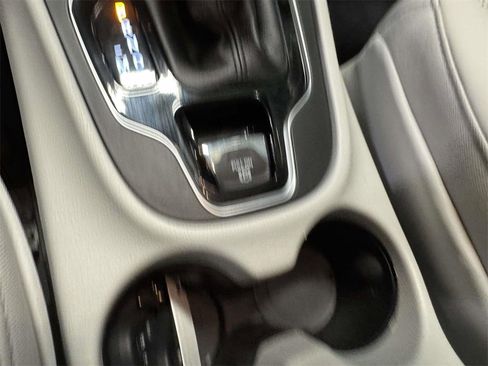 Used 2021 Jeep Cherokee Limited image 27