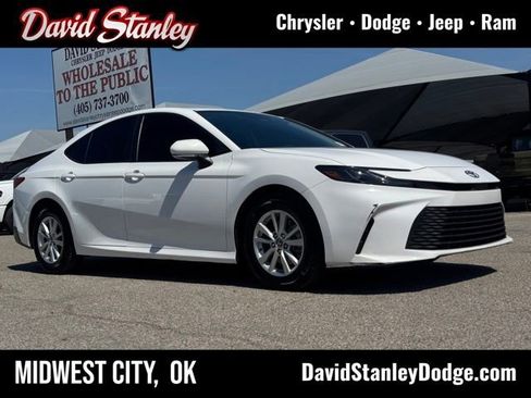 Used 2025 Toyota Camry LE w/ Convenience Package image 1