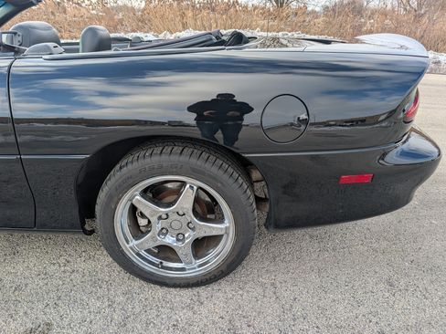 Used 2001 Chevrolet Camaro Z28 w/ SS Performance/Appearance Pkg image 33