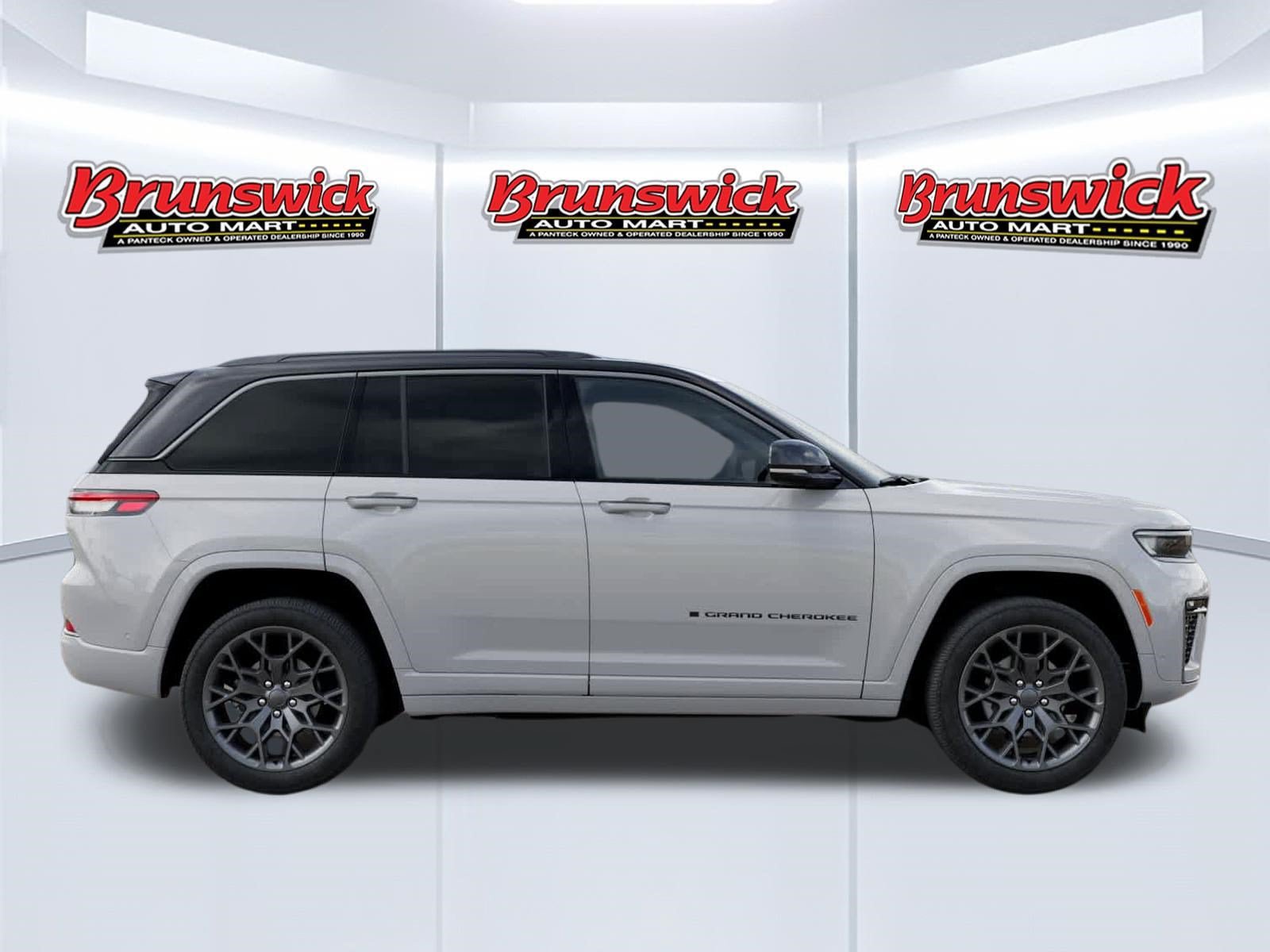 New 2026 Jeep Grand Cherokee Summit w/ Obsidian Package AWD/4WD image 21