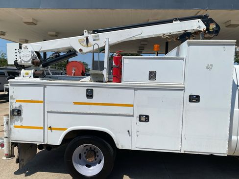 Used 2011 Ford F550 2WD Regular Cab Super Duty w/ Payload Upgrade Pkg image 11