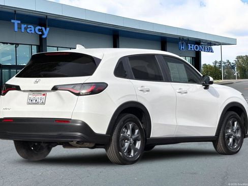 Certified 2026 Honda HR-V LX image 6