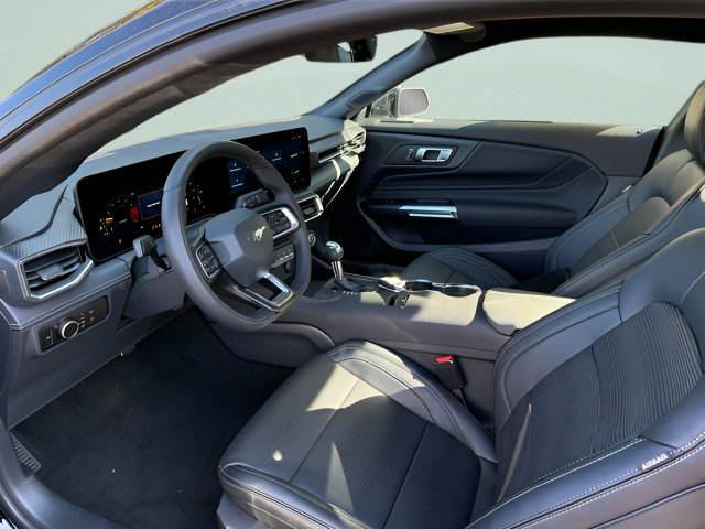Used 2025 Ford Mustang Premium RWD image 4