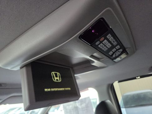 Used 2017 Honda Pilot Touring image 12