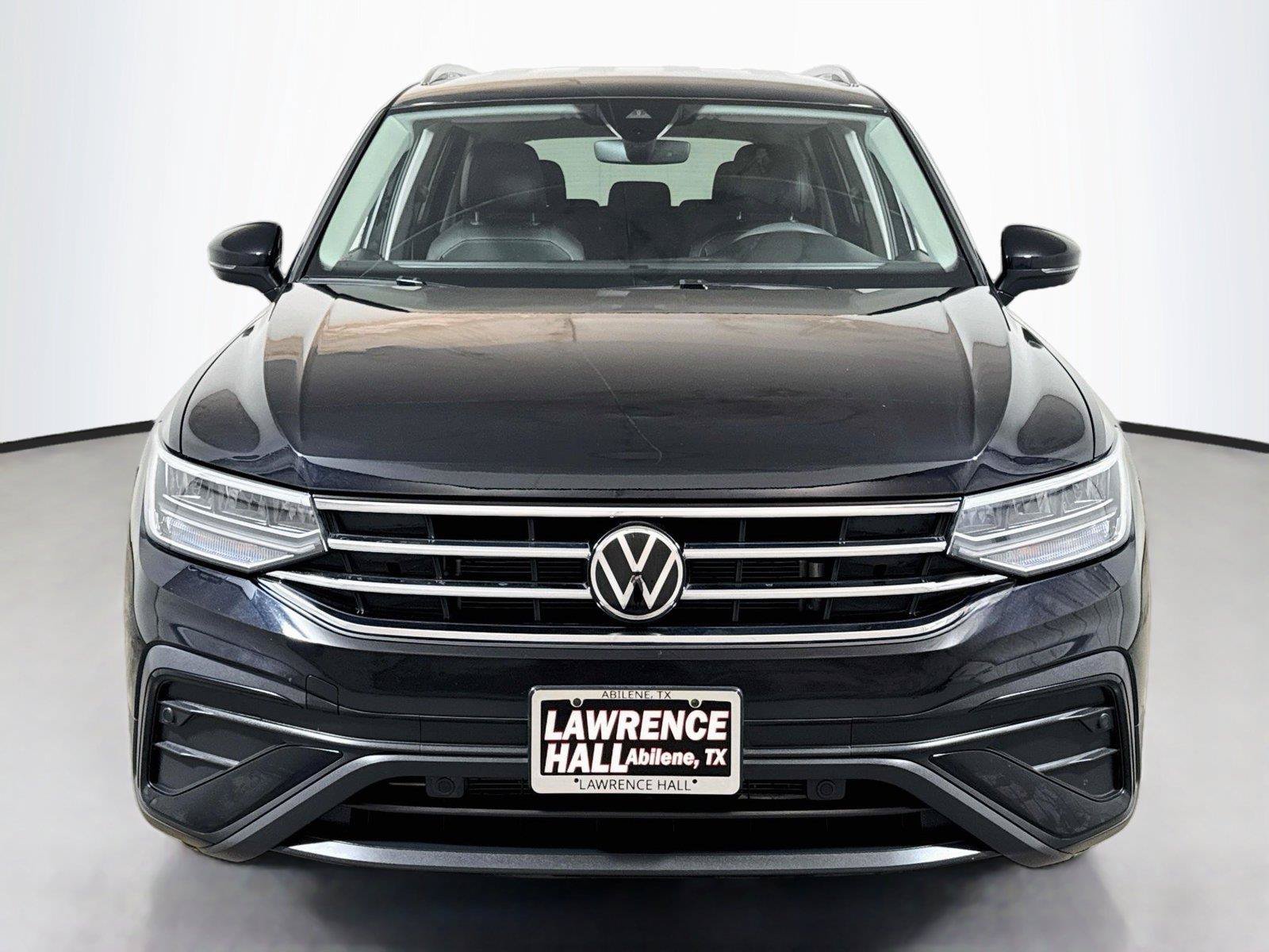 Used 2023 Volkswagen Tiguan SE FWD image 2