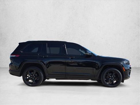 Used 2023 Jeep Grand Cherokee Altitude AWD/4WD image 4