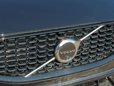 Used 2025 Volvo XC60 B5 Ultra image 11