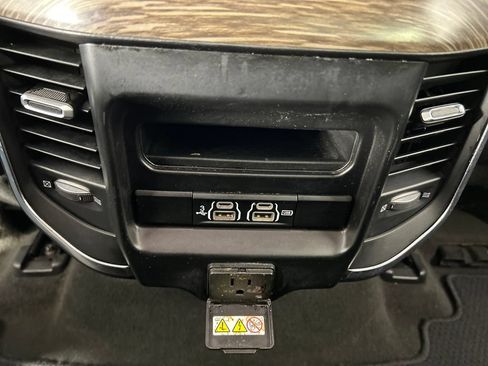 Used 2020 RAM 1500 Laramie RWD image 19