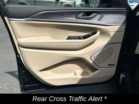 Used 2023 Jeep Grand Cherokee 4WD 4xe w/ Luxury Tech Group II image 13