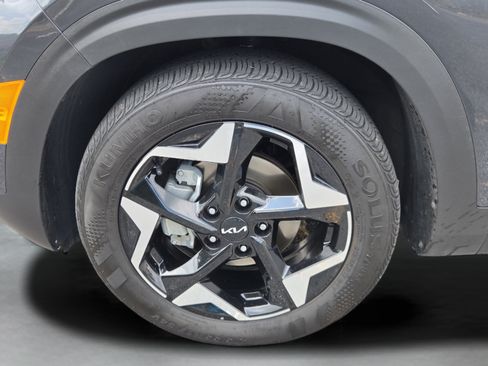 Used 2024 Kia Seltos EX FWD image 32
