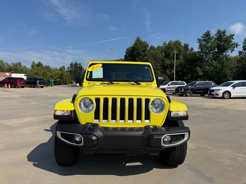 Used 2022 Jeep Wrangler Unlimited Sahara AWD/4WD image 2