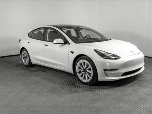 Used 2021 Tesla Model 3 Standard Range Plus image 9