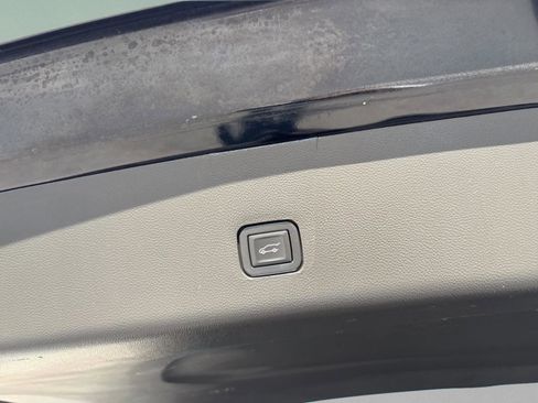 Used 2023 Chevrolet Traverse Premier image 31