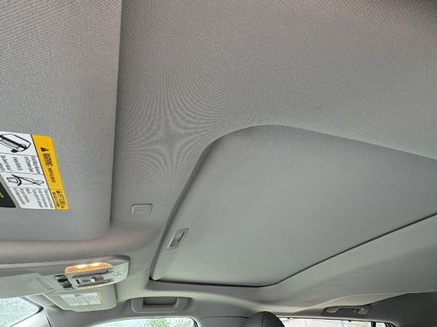 Used 2020 Toyota Highlander XLE image 11