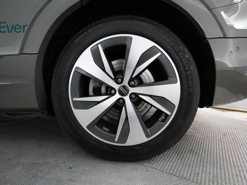 Used 2024 Audi Q8 e-tron Premium Plus w/ Premium Plus Package image 19