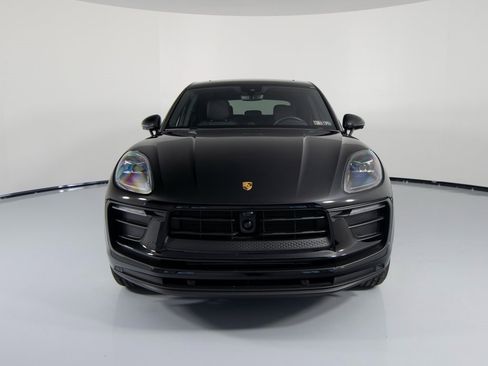 Certified 2025 Porsche Macan image 13