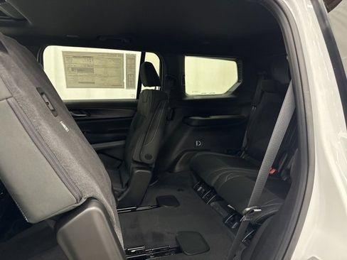 New 2025 Jeep Grand Cherokee L Laredo image 7