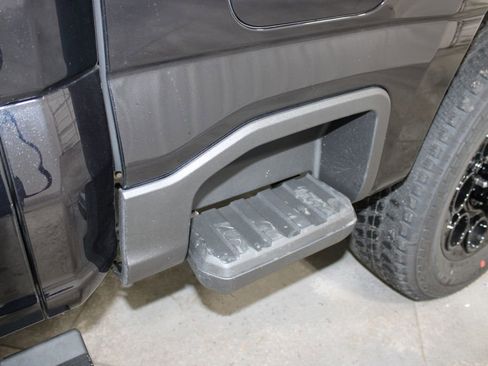 New 2026 Ford F250 Lariat w/ Black Appearance Package image 27