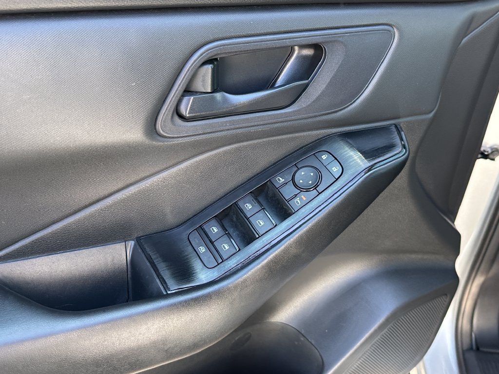 Used 2024 Nissan Rogue S FWD image 20