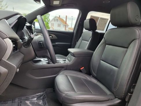 Used 2023 Chevrolet Traverse LT w/ LPO, Floor Liner Package FWD image 20