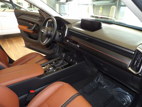 Certified 2025 MAZDA CX-50 Meridian Edition w/ Weather Package image 13