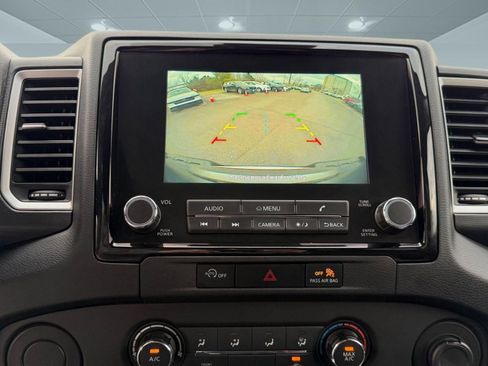 Used 2024 Nissan Frontier SV image 30