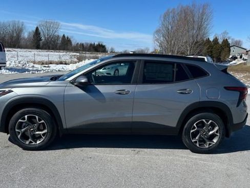 New 2026 Chevrolet Trax LT w/ Sunroof Package image 6