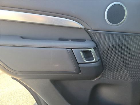 Used 2020 Land Rover Discovery Landmark AWD/4WD image 17