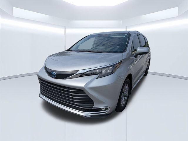 Used 2024 Toyota Sienna XLE FWD image 9