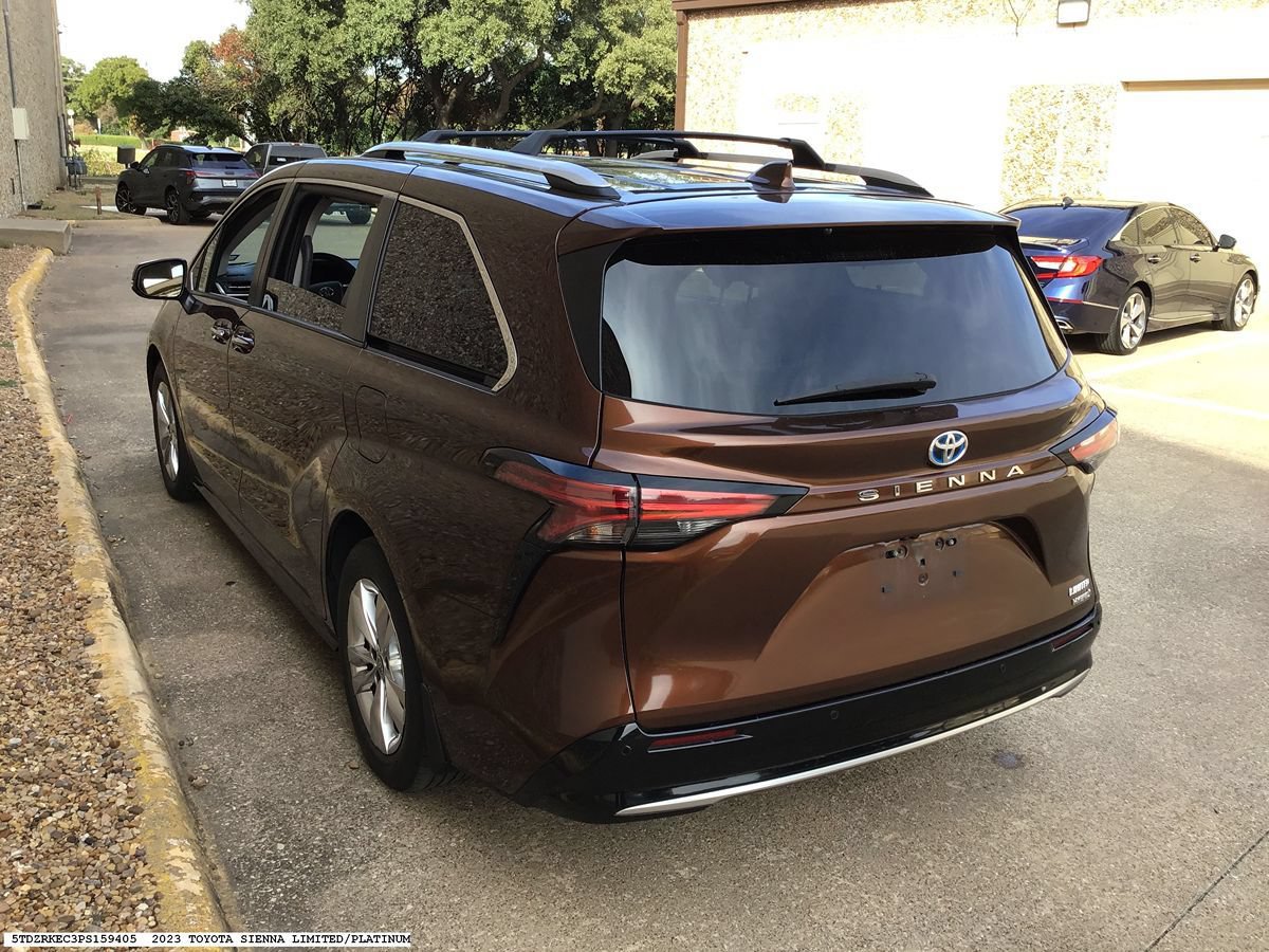 Used 2023 Toyota Sienna Limited FWD image 6