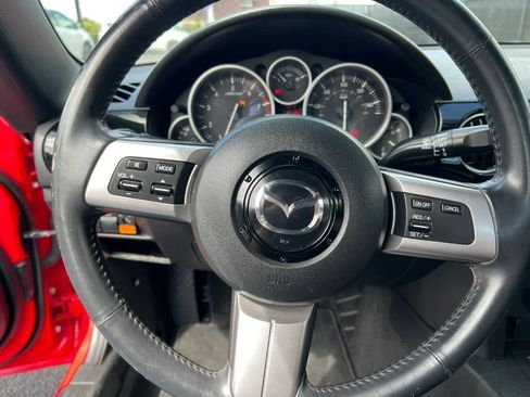 Used 2006 MAZDA MX-5 Miata Grand Touring RWD image 25