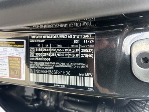 Used 2025 Mercedes-Benz GLC 300 4MATIC image 36