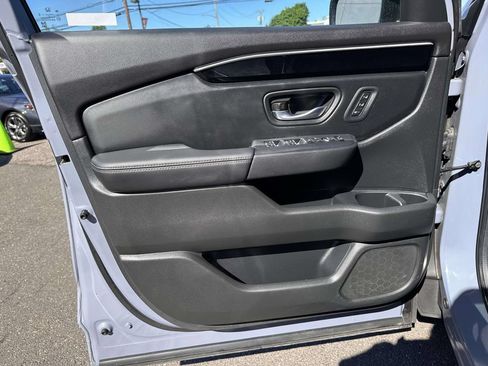 Used 2025 Honda Pilot Touring image 8