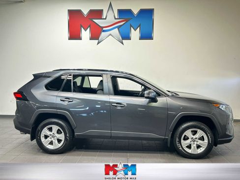 Used 2021 Toyota RAV4 XLE AWD/4WD image 1