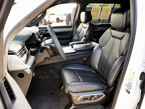 Certified 2025 Jeep Wagoneer Series II image 15