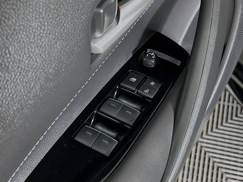 Certified 2025 Toyota Corolla SE w/ SE Package FWD image 17