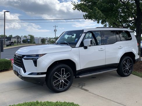 Used 2026 Lexus GX 550 w/ Cold Area Package AWD/4WD image 5