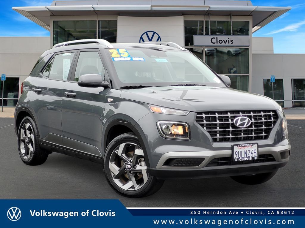 Used 2025 Hyundai Venue SEL FWD image 1