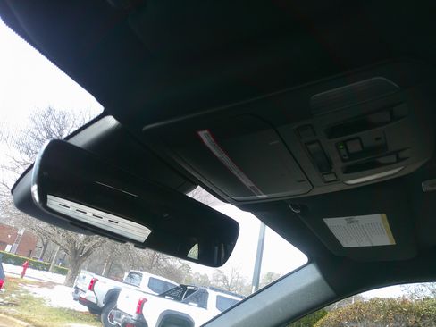 Used 2024 Toyota Highlander XSE image 27