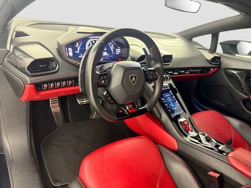 Used 2021 Lamborghini Huracan EVO image 9