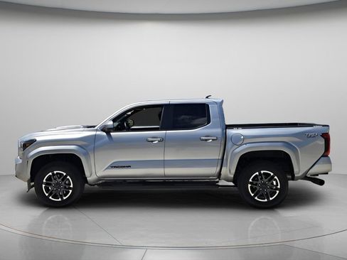 Used 2024 Toyota Tacoma TRD Sport image 4