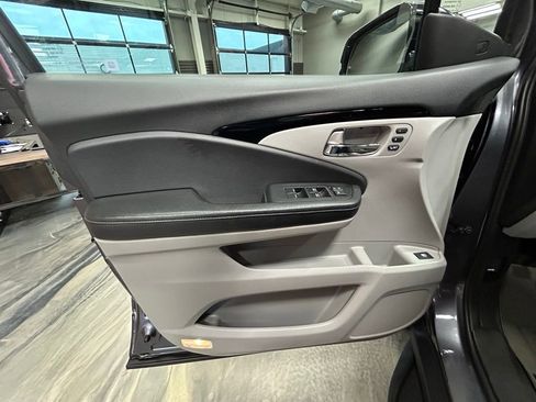 Used 2017 Honda Ridgeline RTL-E image 52