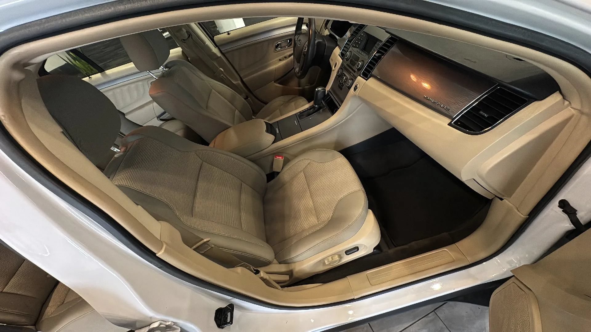 Used 2016 Ford Taurus SEL FWD image 20