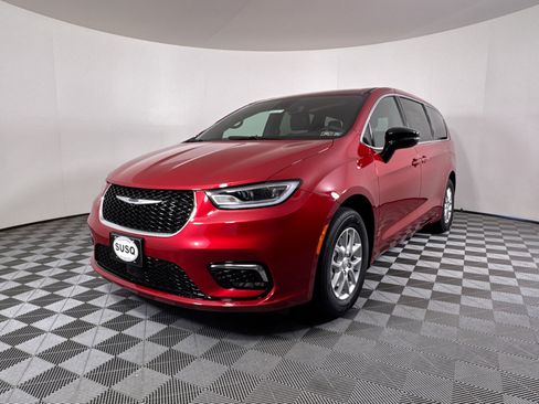 New 2026 Chrysler Pacifica Select image 16